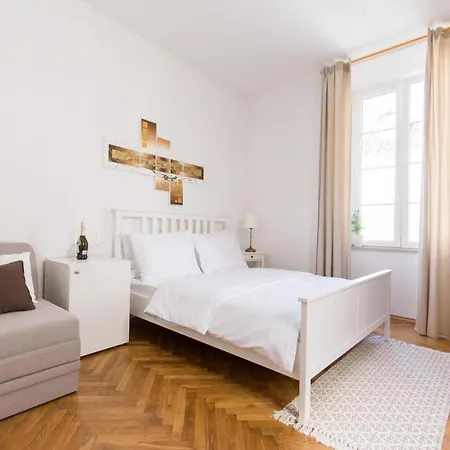 Eden Old Town Apartman *